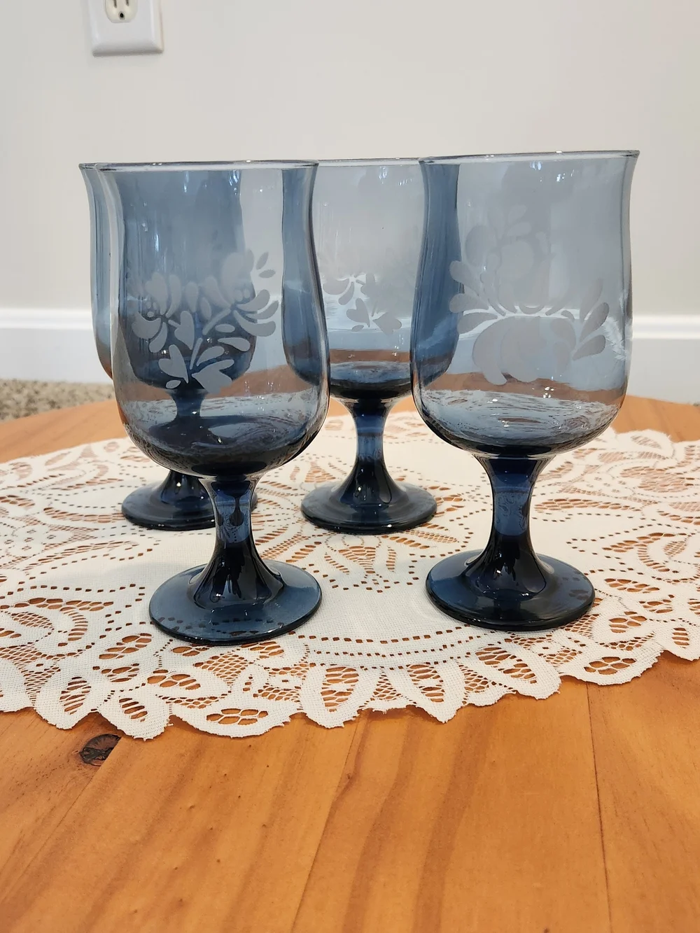 SET OF 4 Pfaltzgraff Yorktowne 8oz Smoky Blue Etched Goblets